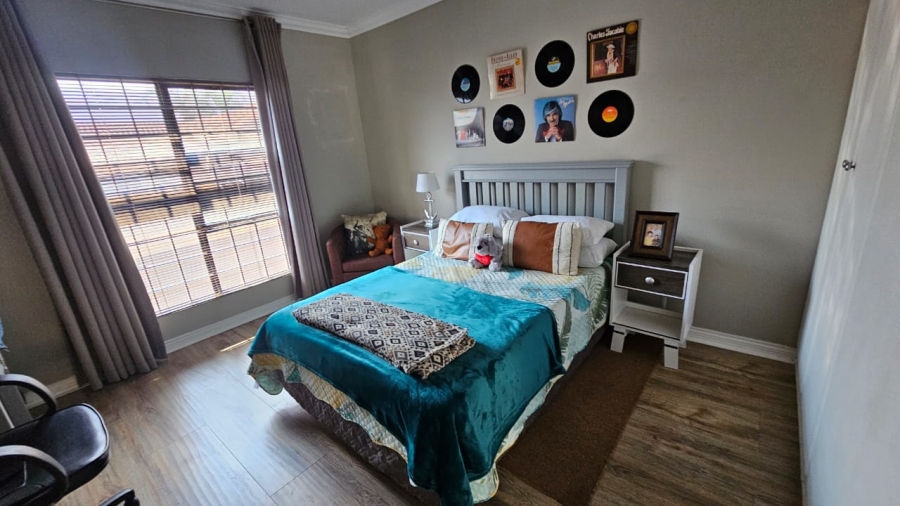 5 Bedroom Property for Sale in Boschdal North West